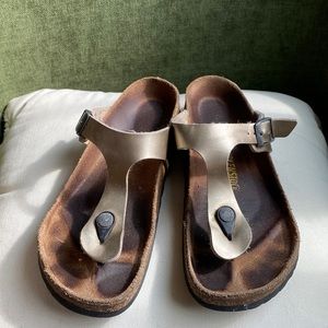 Birkenstock Gizeh in Gold